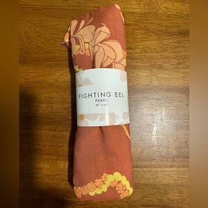 Fighting Eel Pareo - Sienna Flower Lei print